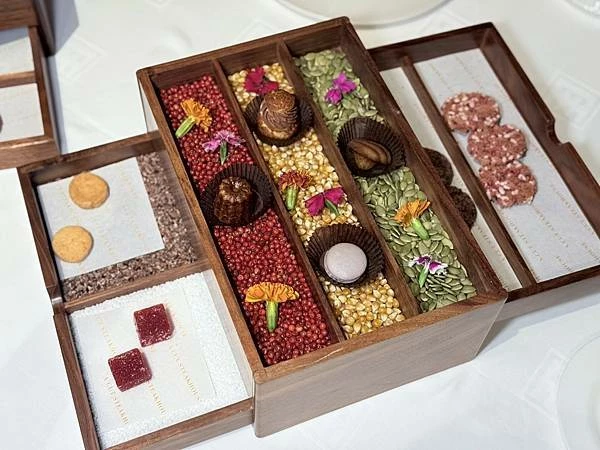 台北米其林一星牛排！A CUT經典招牌肋，體驗奢華牛排饗宴的極致。