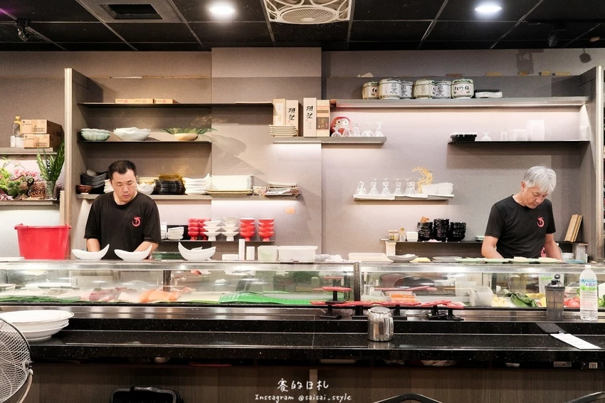 台中西屯區日料老饕私藏!龍二無菜單合菜,說預算就能吃到活跳海鮮。