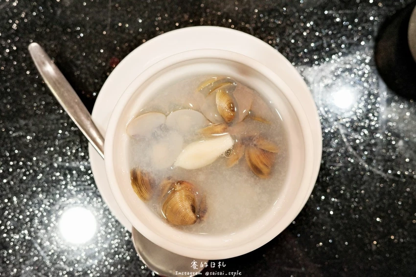 台中西屯區日料老饕私藏!龍二無菜單合菜,說預算就能吃到活跳海鮮。