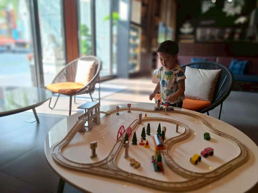 高雄市新興區為什麼高鐵飯店聯票爆紅?3個理由讓我選擇《捷絲旅高雄站前館》!親子房完整開箱。