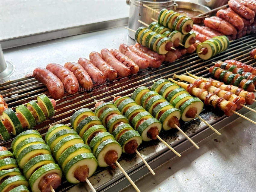 筊白筍、櫛瓜遇見香腸，蹦出好滋味，脆甜又解膩