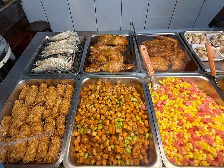 興大平價便當，主菜+四配菜只要70元，有9種主菜可選擇