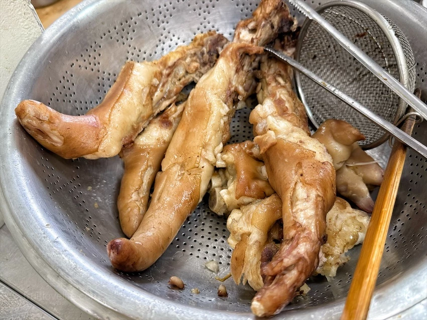 來花壇不能錯過的黑白切麵店，滷味小菜、乾麵、豬油拌飯超好吃的