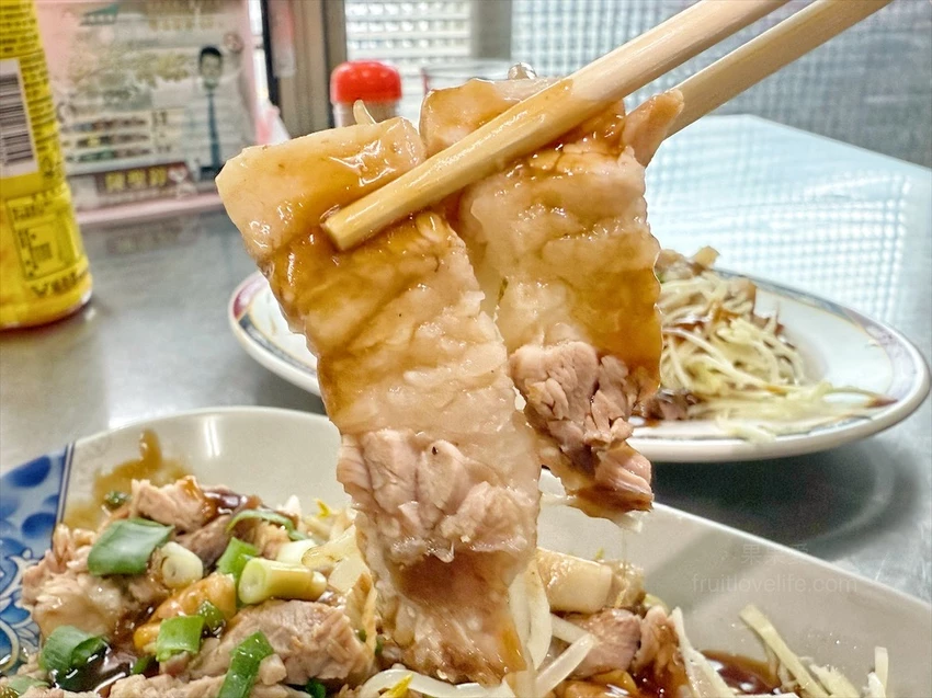 來花壇不能錯過的黑白切麵店，滷味小菜、乾麵、豬油拌飯超好吃的