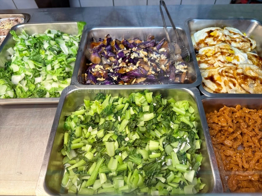 興大平價便當，主菜+四配菜只要70元，有9種主菜可選擇