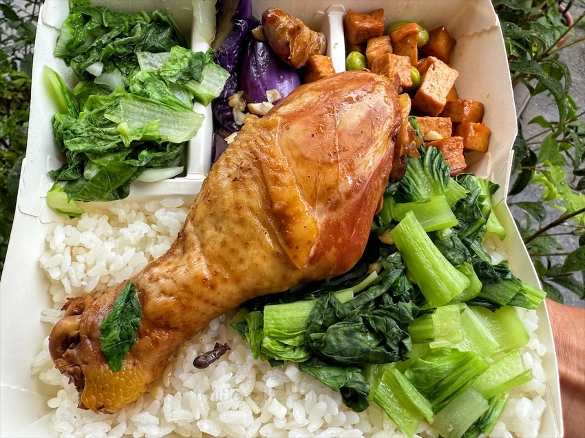 興大平價便當，主菜+四配菜只要70元，有9種主菜可選擇
