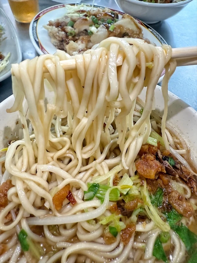 來花壇不能錯過的黑白切麵店，滷味小菜、乾麵、豬油拌飯超好吃的