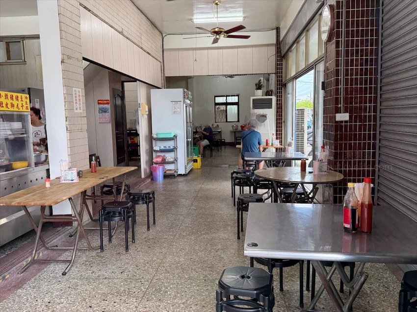 來花壇不能錯過的黑白切麵店，滷味小菜、乾麵、豬油拌飯超好吃的