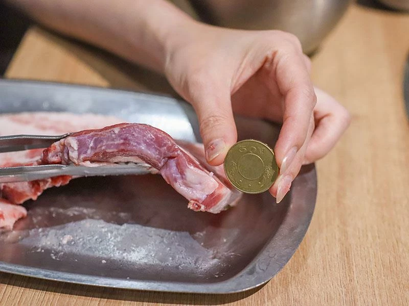 韓國人認證的道地風味！新竹部隊鍋暖胃必點，小菜生菜無限續盤超佛心。