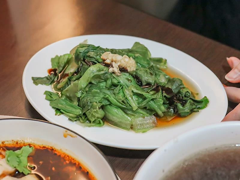 新竹巨城周邊必吃美食,龍虎海南雞飯,道地口味傳承新加坡好味道。!