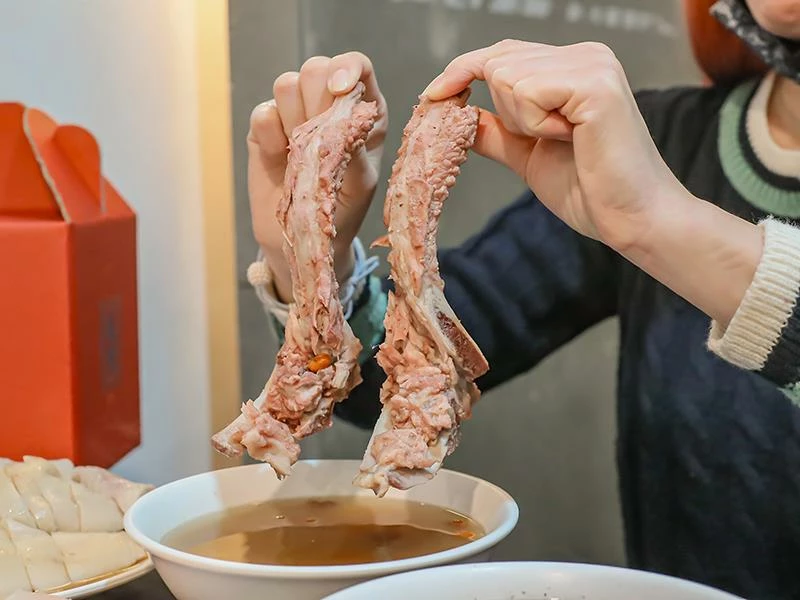 新竹巨城周邊必吃美食,龍虎海南雞飯,道地口味傳承新加坡好味道。!