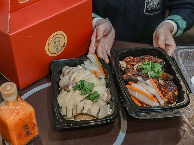 新竹巨城周邊必吃美食,龍虎海南雞飯,道地口味傳承新加坡好味道。!