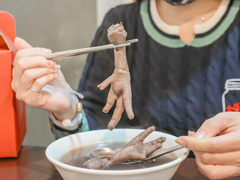 新竹巨城周邊必吃美食,龍虎海南雞飯,道地口味傳承新加坡好味道。!