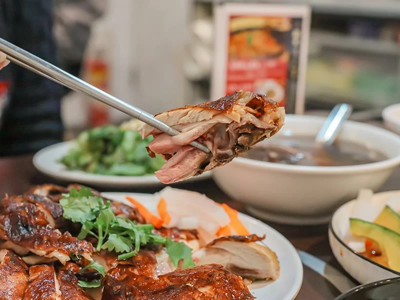 新竹巨城周邊必吃美食,龍虎海南雞飯,道地口味傳承新加坡好味道。!