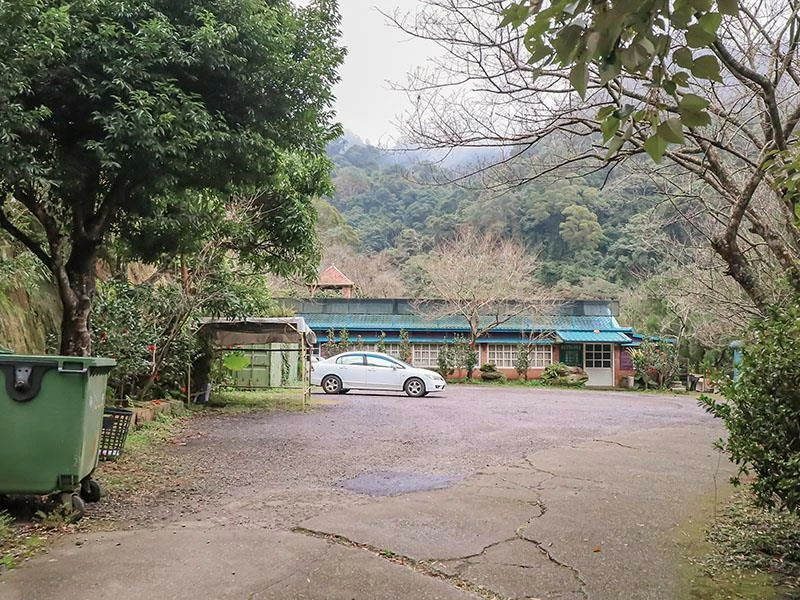 仙山旁星仙草!2年以上老仙草乾熬製8小時,冬日必吃手工大湯圓。