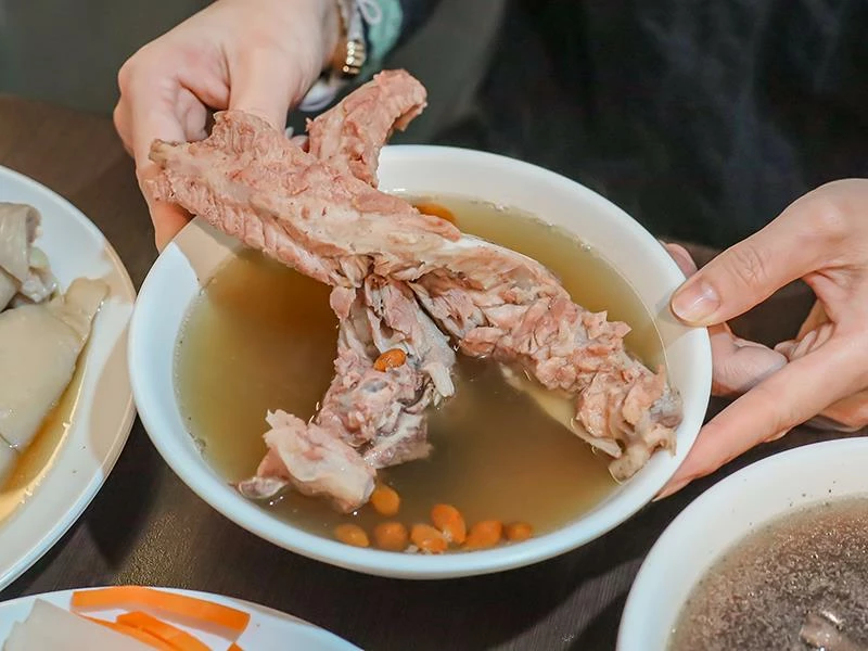 新竹巨城周邊必吃美食,龍虎海南雞飯,道地口味傳承新加坡好味道。!