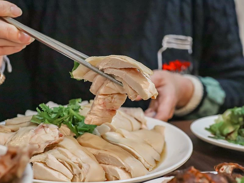 新竹巨城周邊必吃美食,龍虎海南雞飯,道地口味傳承新加坡好味道。!