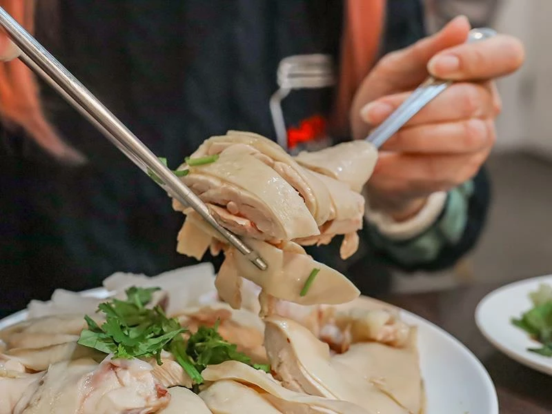 新竹巨城周邊必吃美食,龍虎海南雞飯,道地口味傳承新加坡好味道。!