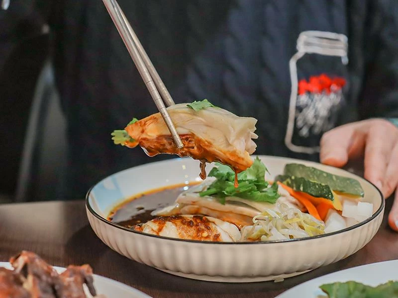 新竹巨城周邊必吃美食,龍虎海南雞飯,道地口味傳承新加坡好味道。!