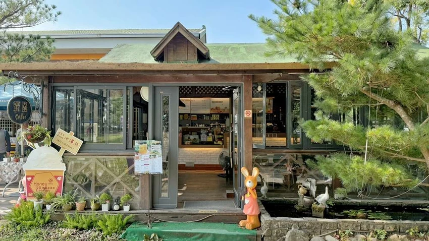 雲林景點/蜜蜂故事館、古坑綠色隧道，假日市集吃吃喝喝的好去處！