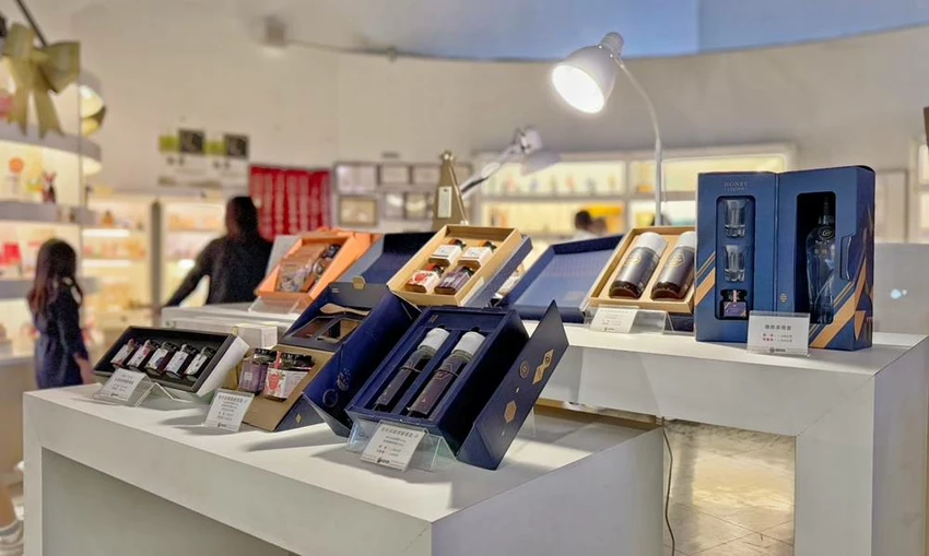 雲林景點/蜜蜂故事館、古坑綠色隧道，假日市集吃吃喝喝的好去處！