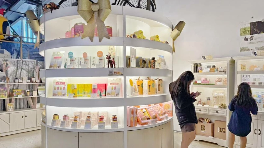 雲林景點/蜜蜂故事館、古坑綠色隧道，假日市集吃吃喝喝的好去處！