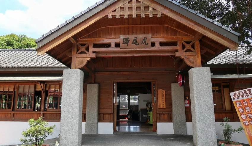 雲林景點/蜜蜂故事館、古坑綠色隧道，假日市集吃吃喝喝的好去處！