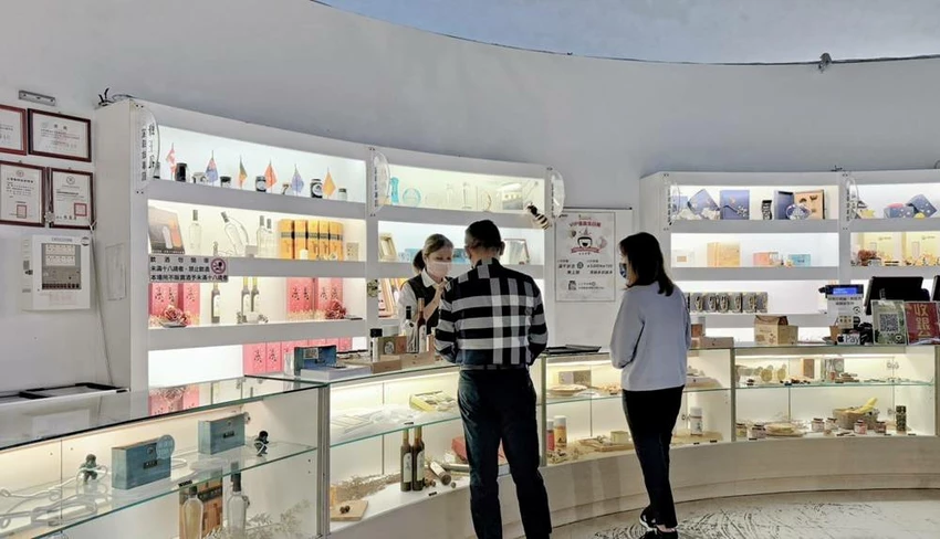 雲林景點/蜜蜂故事館、古坑綠色隧道，假日市集吃吃喝喝的好去處！