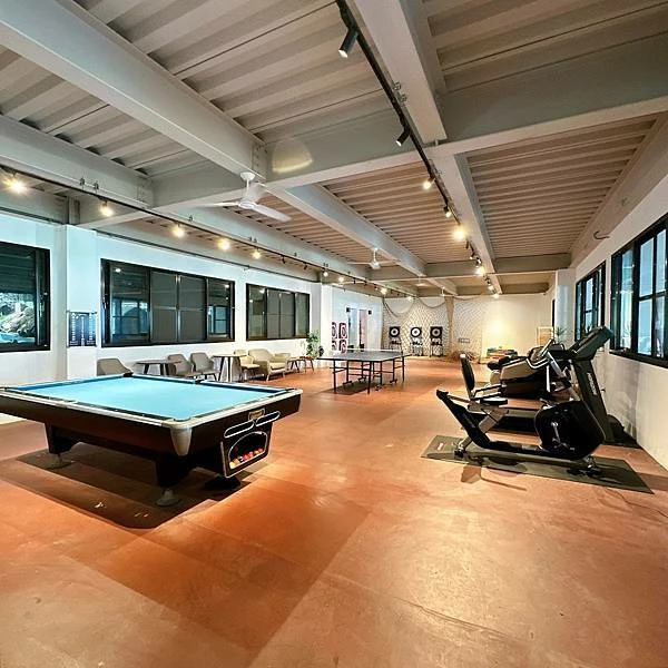 苗栗南庄住宿推薦！入住童話樹屋和豪華露營車，電動天窗夜賞星空房型大解密。