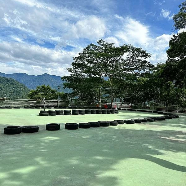 苗栗南庄住宿推薦！入住童話樹屋和豪華露營車，電動天窗夜賞星空房型大解密。