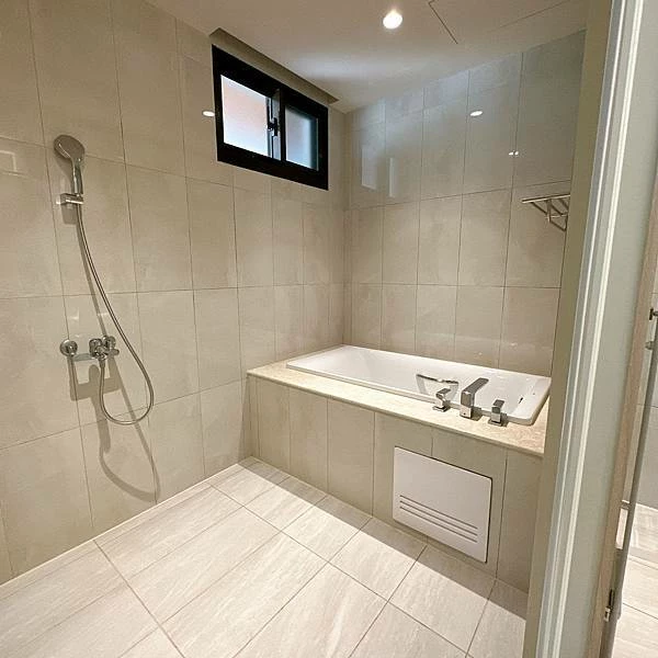 苗栗南庄住宿推薦！入住童話樹屋和豪華露營車，電動天窗夜賞星空房型大解密。