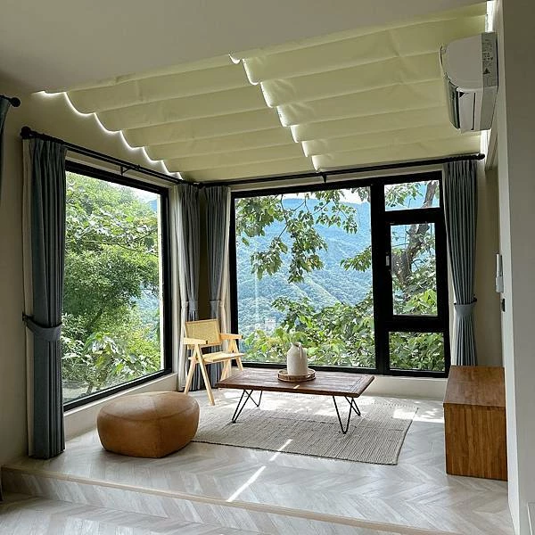 苗栗南庄住宿推薦！入住童話樹屋和豪華露營車，電動天窗夜賞星空房型大解密。