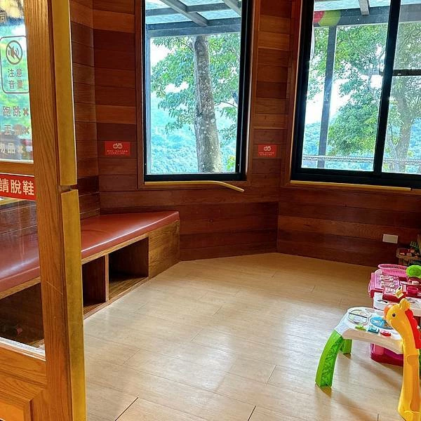 苗栗南庄住宿推薦！入住童話樹屋和豪華露營車，電動天窗夜賞星空房型大解密。