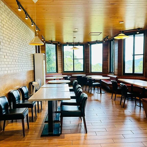 苗栗南庄住宿推薦！入住童話樹屋和豪華露營車，電動天窗夜賞星空房型大解密。