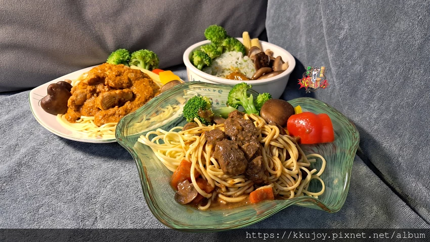 KKLife冷凍料理包開箱！印度咖哩雞、紅酒燉牛肉，料理小白也能2分鐘上菜。