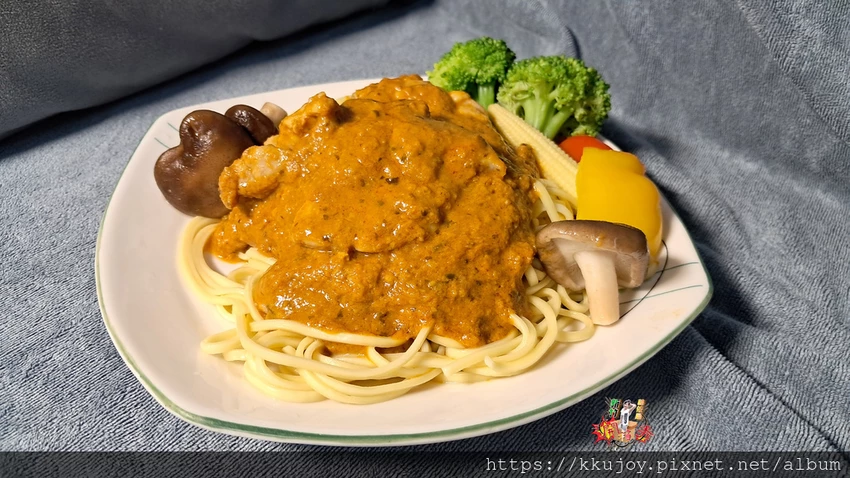 KKLife冷凍料理包開箱！印度咖哩雞、紅酒燉牛肉，料理小白也能2分鐘上菜。