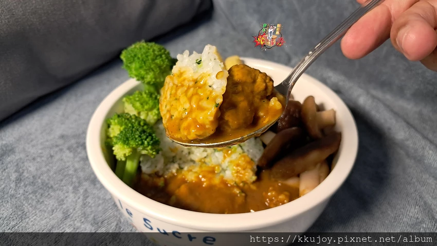 KKLife冷凍料理包開箱！印度咖哩雞、紅酒燉牛肉，料理小白也能2分鐘上菜。