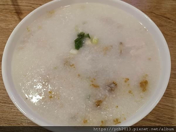 點22港式點心專賣店 新竹東門店吃宵夜，鱸魚蛤蜊海鮮粥清爽有