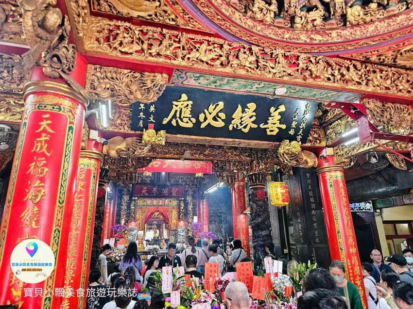 苗栗拱天宮美食必吃!東北香粑粑,香酥不油膩大連蝦捲超彈牙。