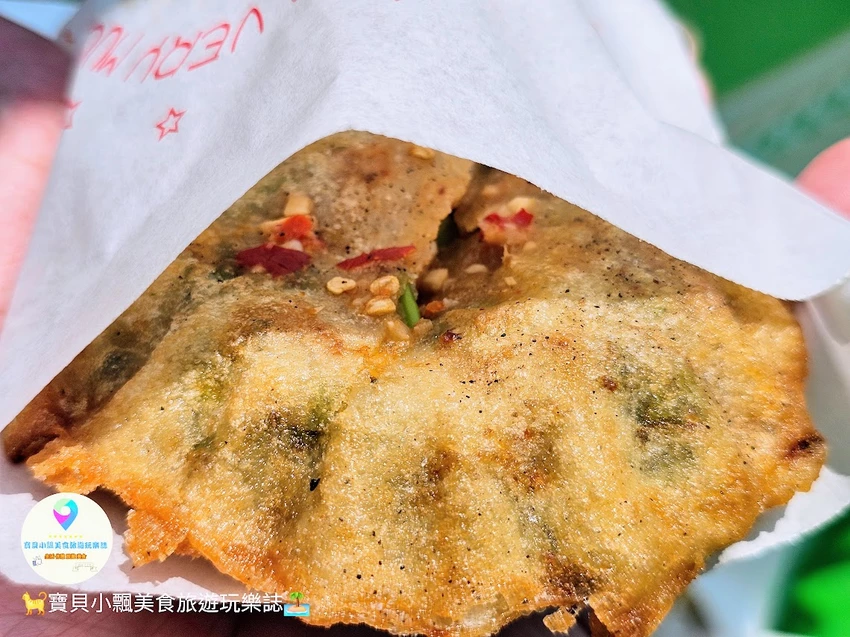 苗栗拱天宮美食必吃!東北香粑粑,香酥不油膩大連蝦捲超彈牙。