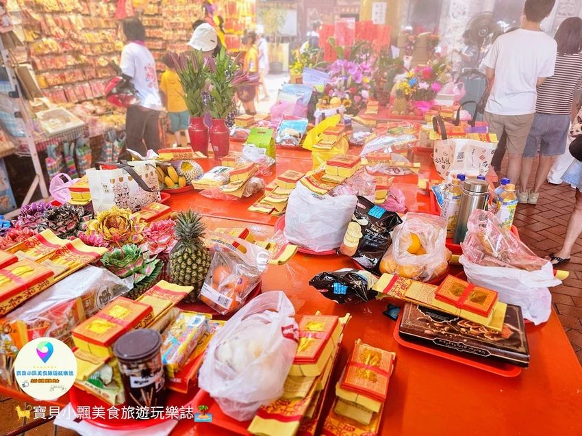 苗栗通霄白沙屯拱天宮！朝聖媽祖粉紅超跑，廟口美食東北香粑粑必吃。