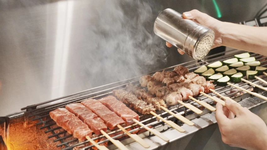 一秒到日本！板橋車站居酒屋，厚切慢燉牛舌與超狂焗烤松露薯泥。