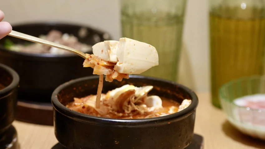 西門町吃到飽！韓式料理吃到飽「江陵阿嬤」498元開吃，豆腐鍋 韓式炸雞吃到飽。