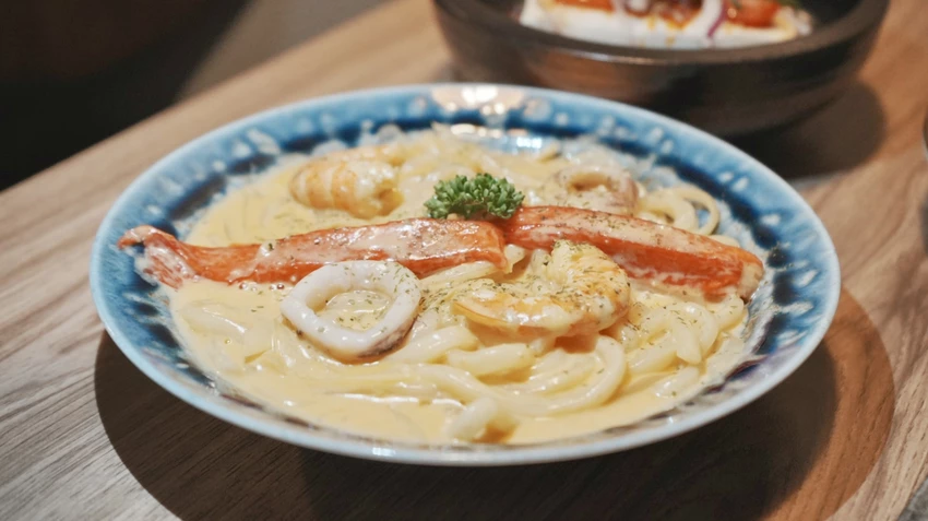 一秒到日本！板橋車站居酒屋，厚切慢燉牛舌與超狂焗烤松露薯泥。