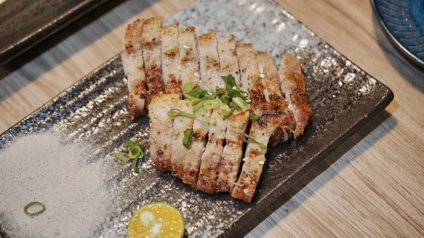 一秒到日本！板橋車站居酒屋，厚切慢燉牛舌與超狂焗烤松露薯泥。