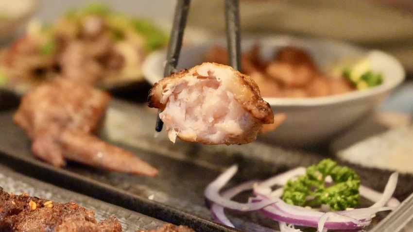 一秒到日本！板橋車站居酒屋，厚切慢燉牛舌與超狂焗烤松露薯泥。