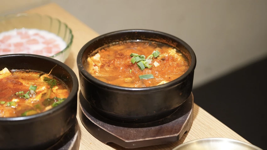 西門町吃到飽！韓式料理吃到飽「江陵阿嬤」498元開吃，豆腐鍋 韓式炸雞吃到飽。