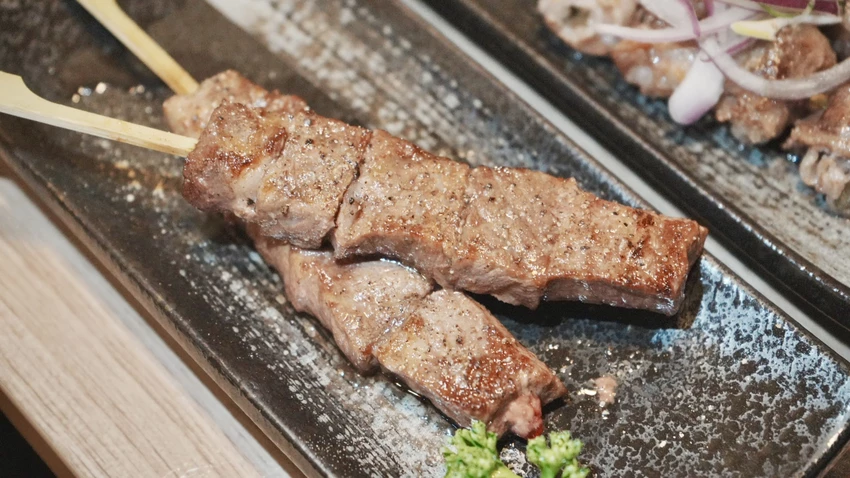 一秒到日本！板橋車站居酒屋，厚切慢燉牛舌與超狂焗烤松露薯泥。