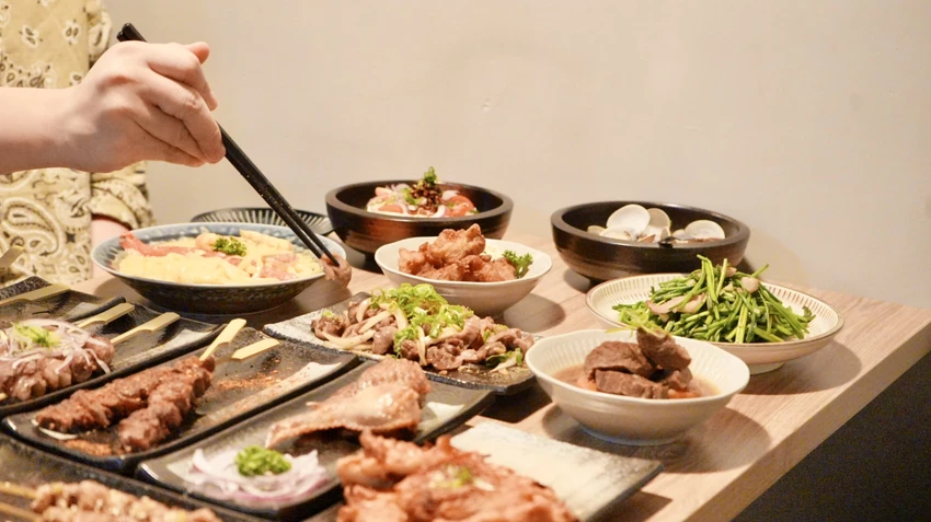 一秒到日本！板橋車站居酒屋，厚切慢燉牛舌與超狂焗烤松露薯泥。