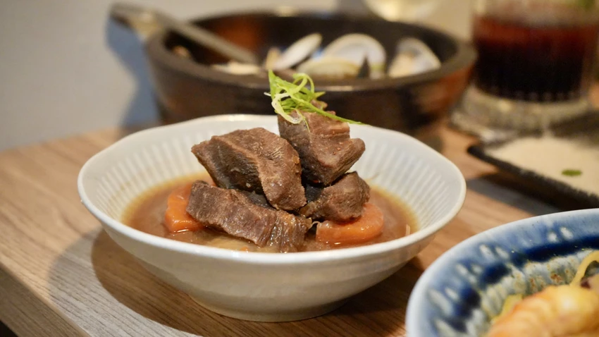 一秒到日本！板橋車站居酒屋，厚切慢燉牛舌與超狂焗烤松露薯泥。